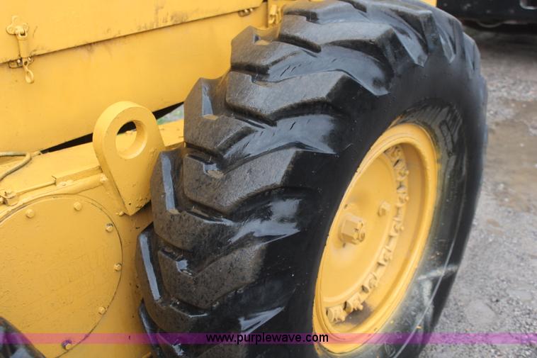 image for item K6944 1975 Huber F1500M rigid frame motor grader