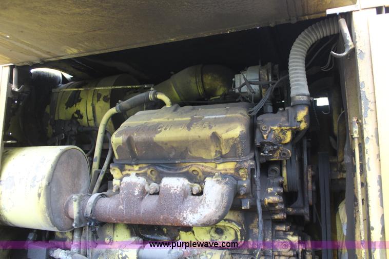 image for item K6944 1975 Huber F1500M rigid frame motor grader