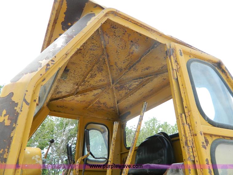 image for item K8097 1962 Caterpillar D6B dozer