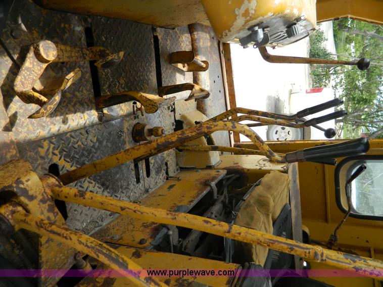 image for item K8097 1962 Caterpillar D6B dozer