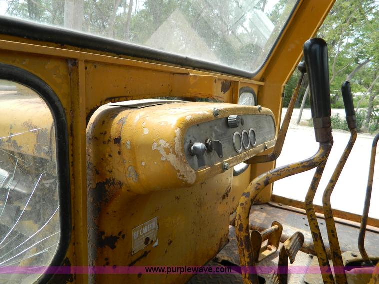 image for item K8097 1962 Caterpillar D6B dozer
