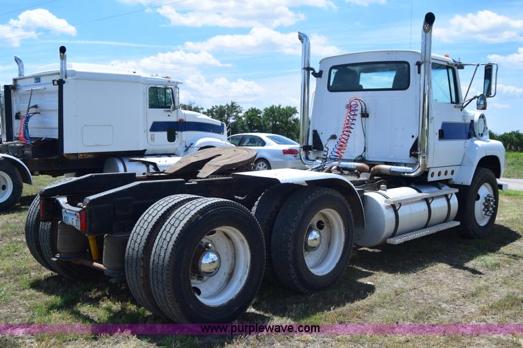 image for item K8612 1994 Ford LTA9000 AeroMax 106 semi truck