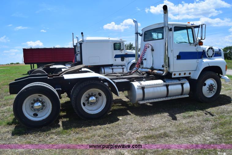 image for item K8612 1994 Ford LTA9000 AeroMax 106 semi truck