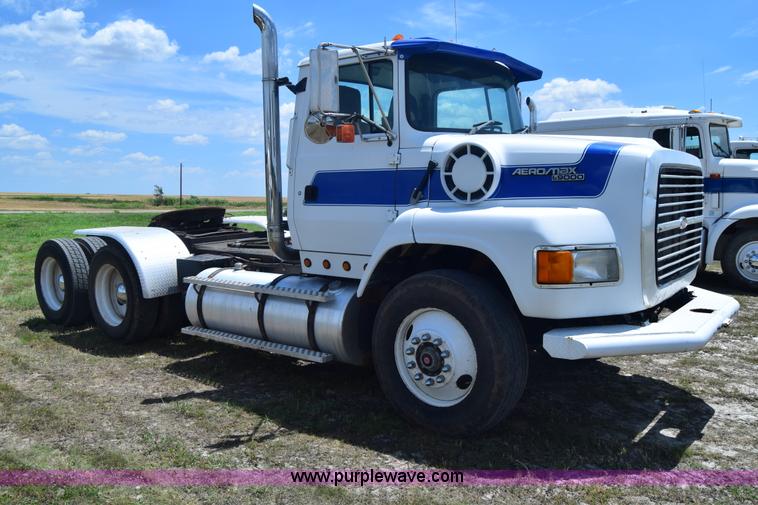 image for item K8612 1994 Ford LTA9000 AeroMax 106 semi truck