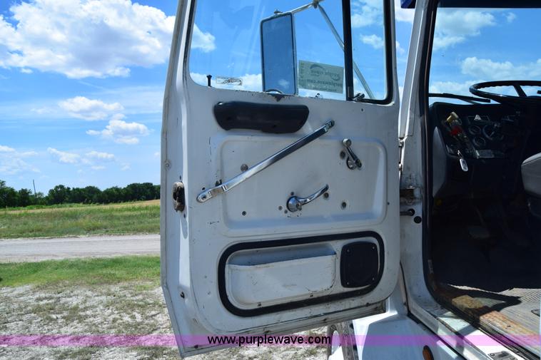 image for item K8612 1994 Ford LTA9000 AeroMax 106 semi truck