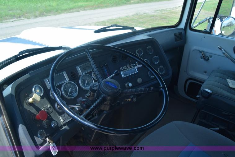 image for item K8612 1994 Ford LTA9000 AeroMax 106 semi truck