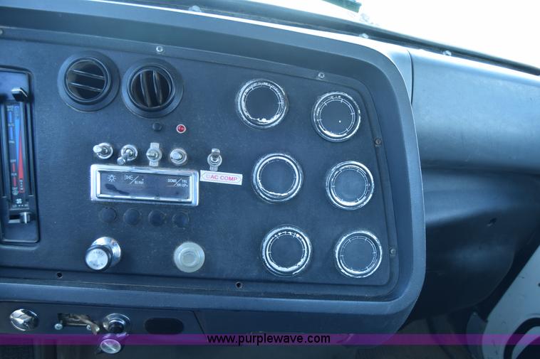 image for item K8612 1994 Ford LTA9000 AeroMax 106 semi truck