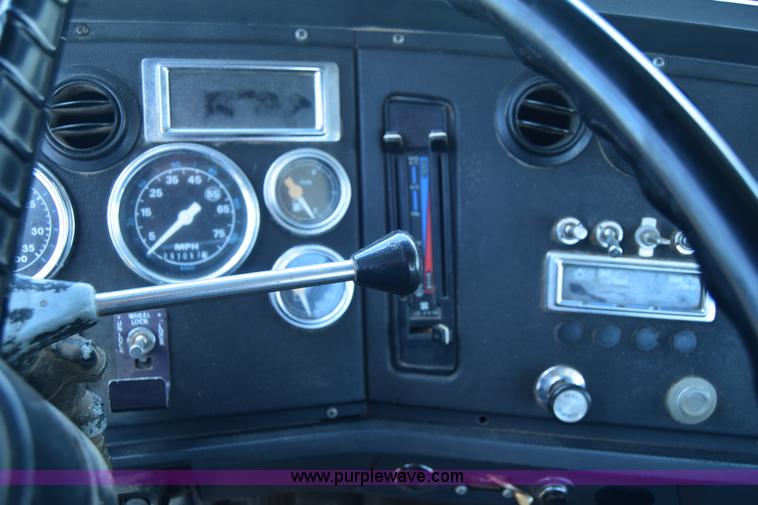 image for item K8612 1994 Ford LTA9000 AeroMax 106 semi truck