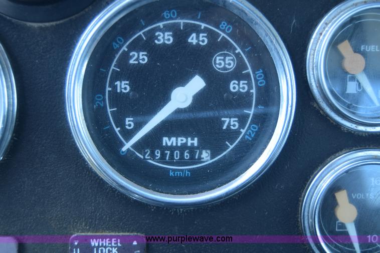 image for item K8612 1994 Ford LTA9000 AeroMax 106 semi truck