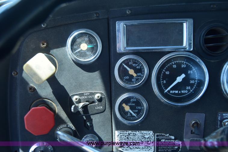 image for item K8612 1994 Ford LTA9000 AeroMax 106 semi truck