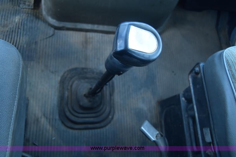 image for item K8612 1994 Ford LTA9000 AeroMax 106 semi truck