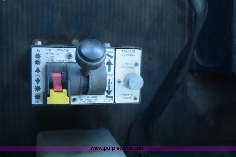 image for item K8612 1994 Ford LTA9000 AeroMax 106 semi truck