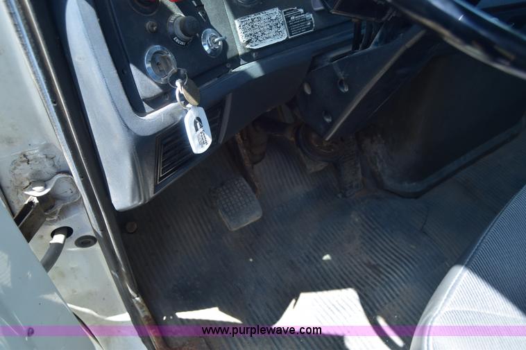 image for item K8612 1994 Ford LTA9000 AeroMax 106 semi truck