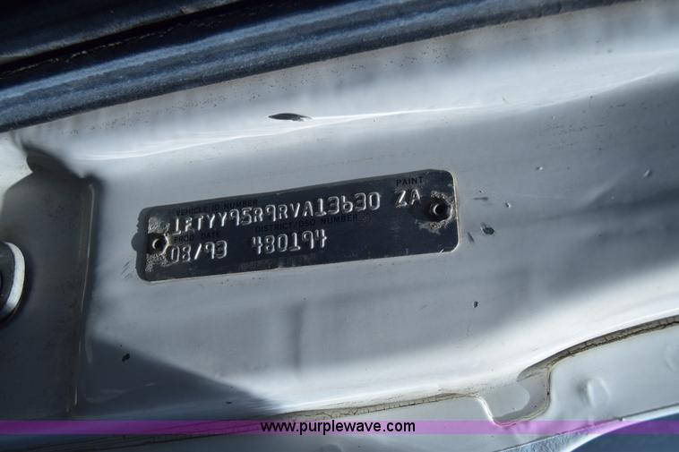 image for item K8612 1994 Ford LTA9000 AeroMax 106 semi truck