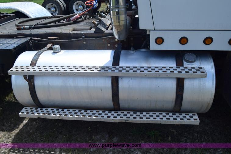 image for item K8612 1994 Ford LTA9000 AeroMax 106 semi truck