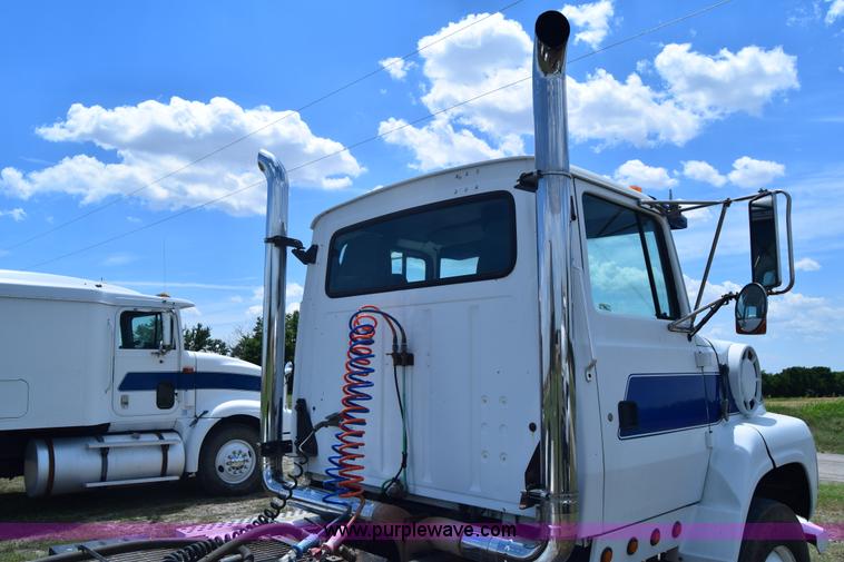 image for item K8612 1994 Ford LTA9000 AeroMax 106 semi truck