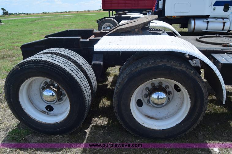 image for item K8612 1994 Ford LTA9000 AeroMax 106 semi truck