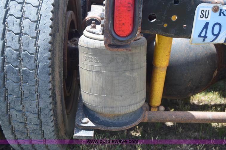 image for item K8612 1994 Ford LTA9000 AeroMax 106 semi truck