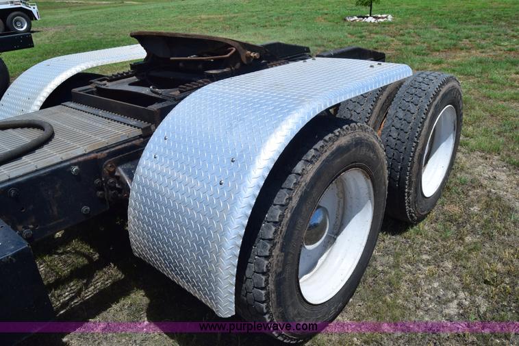 image for item K8612 1994 Ford LTA9000 AeroMax 106 semi truck