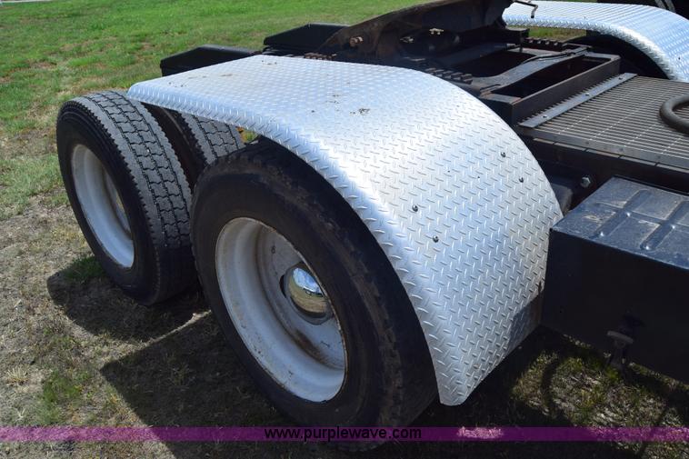 image for item K8612 1994 Ford LTA9000 AeroMax 106 semi truck