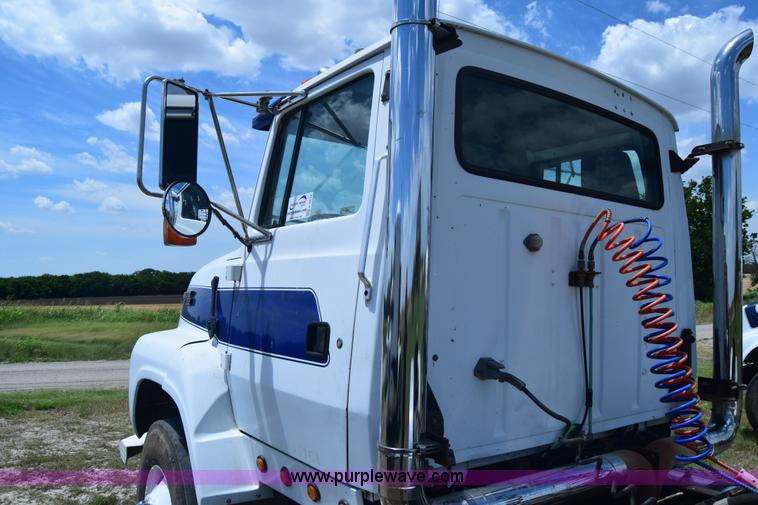 image for item K8612 1994 Ford LTA9000 AeroMax 106 semi truck