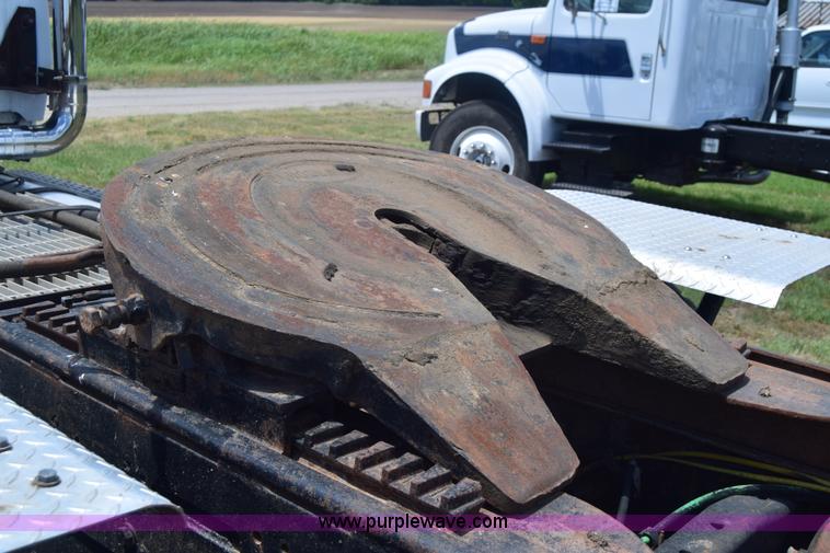 image for item K8612 1994 Ford LTA9000 AeroMax 106 semi truck