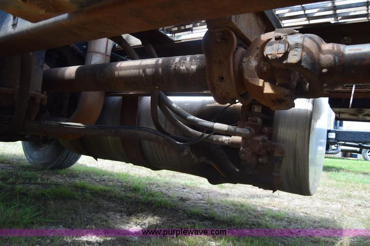 image for item K8612 1994 Ford LTA9000 AeroMax 106 semi truck