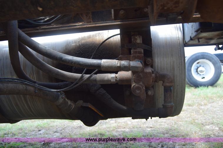 image for item K8612 1994 Ford LTA9000 AeroMax 106 semi truck