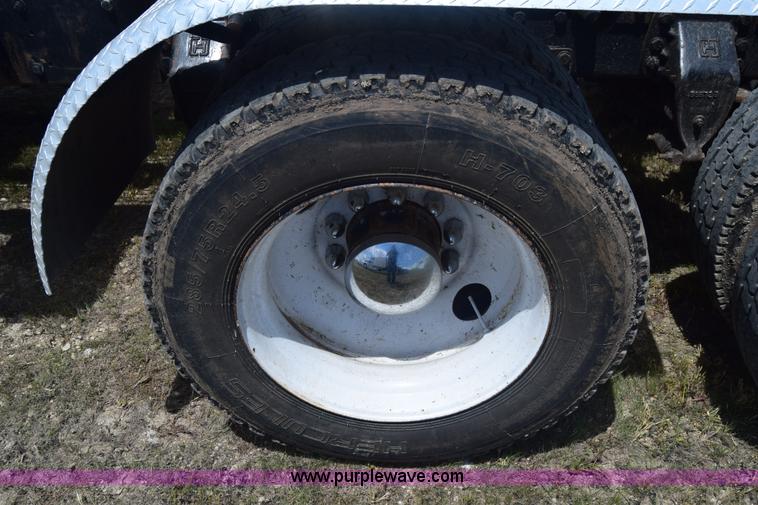 image for item K8612 1994 Ford LTA9000 AeroMax 106 semi truck