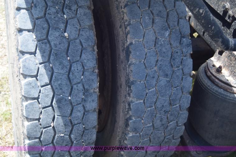 image for item K8612 1994 Ford LTA9000 AeroMax 106 semi truck