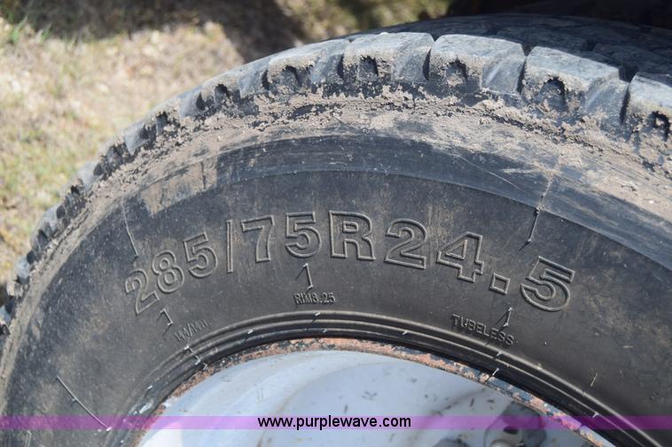 image for item K8612 1994 Ford LTA9000 AeroMax 106 semi truck