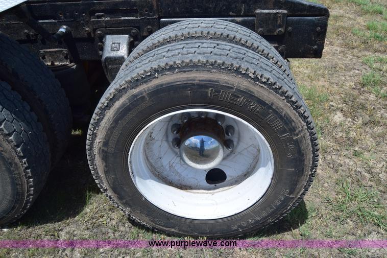 image for item K8612 1994 Ford LTA9000 AeroMax 106 semi truck