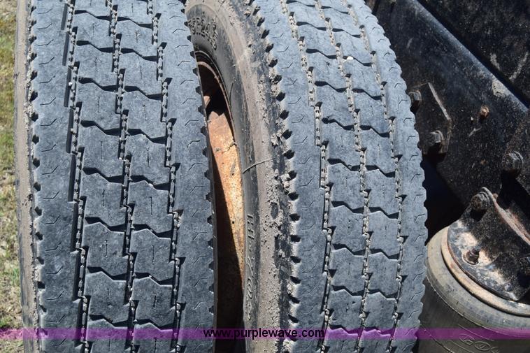 image for item K8612 1994 Ford LTA9000 AeroMax 106 semi truck