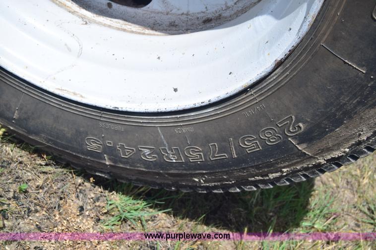 image for item K8612 1994 Ford LTA9000 AeroMax 106 semi truck