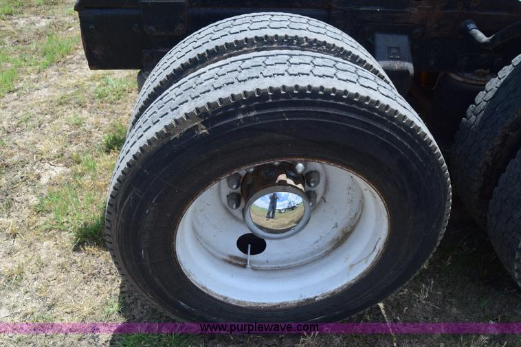 image for item K8612 1994 Ford LTA9000 AeroMax 106 semi truck