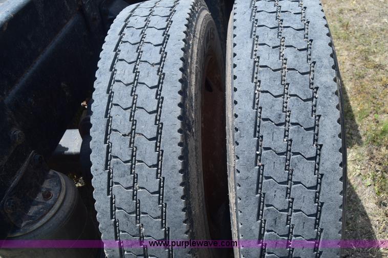 image for item K8612 1994 Ford LTA9000 AeroMax 106 semi truck