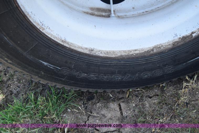 image for item K8612 1994 Ford LTA9000 AeroMax 106 semi truck