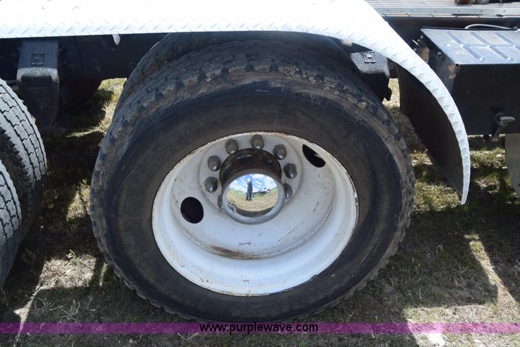 image for item K8612 1994 Ford LTA9000 AeroMax 106 semi truck