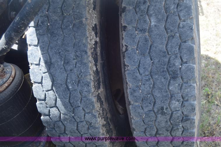 image for item K8612 1994 Ford LTA9000 AeroMax 106 semi truck