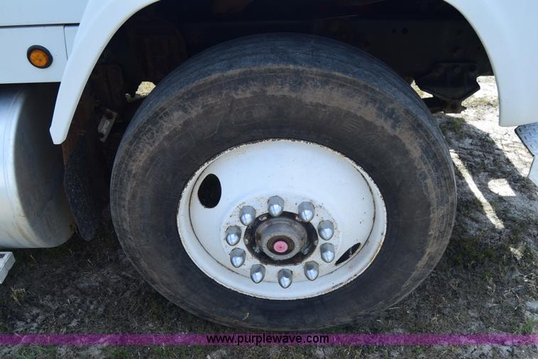 image for item K8612 1994 Ford LTA9000 AeroMax 106 semi truck