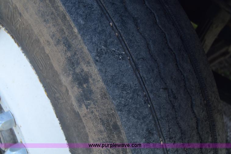 image for item K8612 1994 Ford LTA9000 AeroMax 106 semi truck