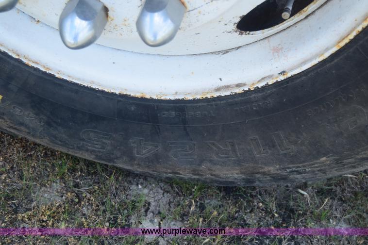 image for item K8612 1994 Ford LTA9000 AeroMax 106 semi truck