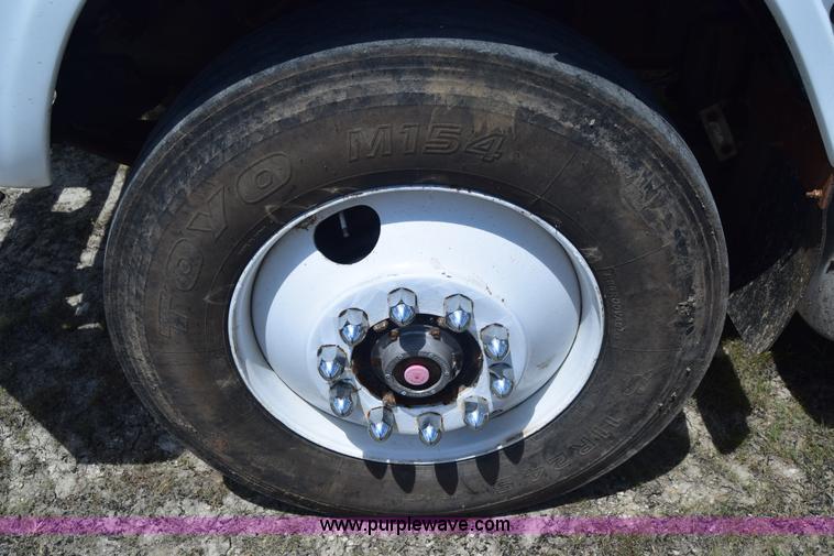 image for item K8612 1994 Ford LTA9000 AeroMax 106 semi truck