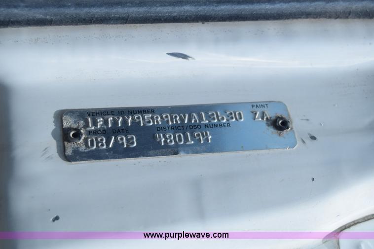 image for item K8612 1994 Ford LTA9000 AeroMax 106 semi truck