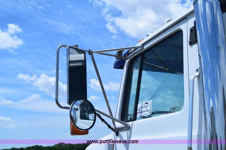 image for item K8612 1994 Ford LTA9000 AeroMax 106 semi truck