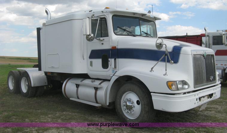 image for item K8613 1998 International 9400 semi truck