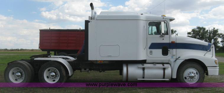 image for item K8613 1998 International 9400 semi truck