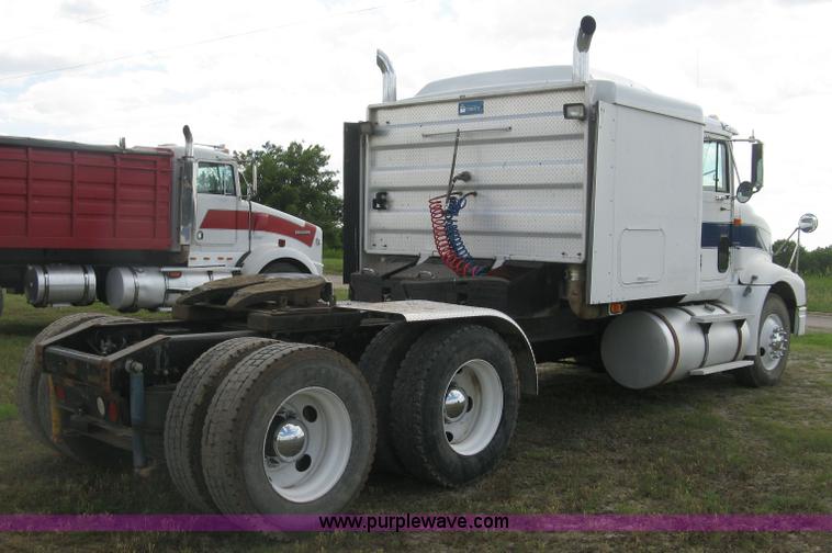 image for item K8613 1998 International 9400 semi truck