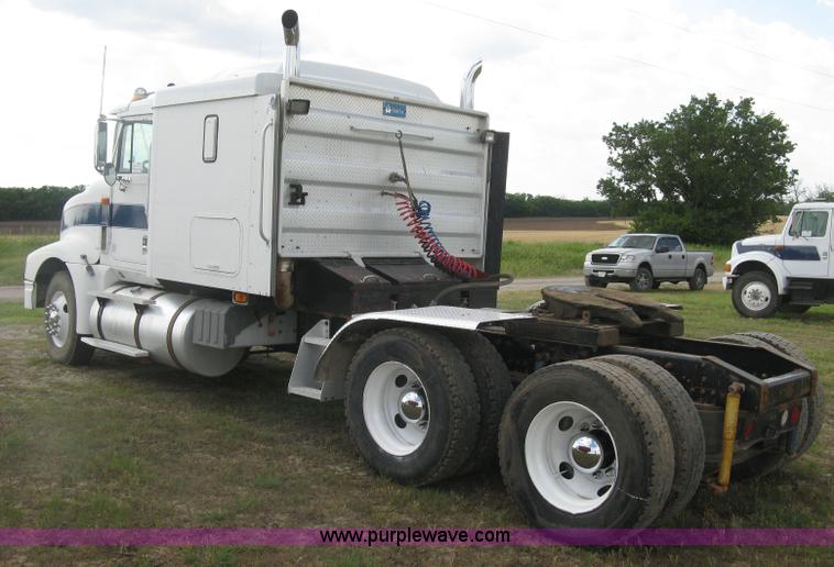 image for item K8613 1998 International 9400 semi truck