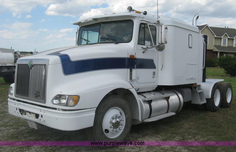 image for item K8613 1998 International 9400 semi truck